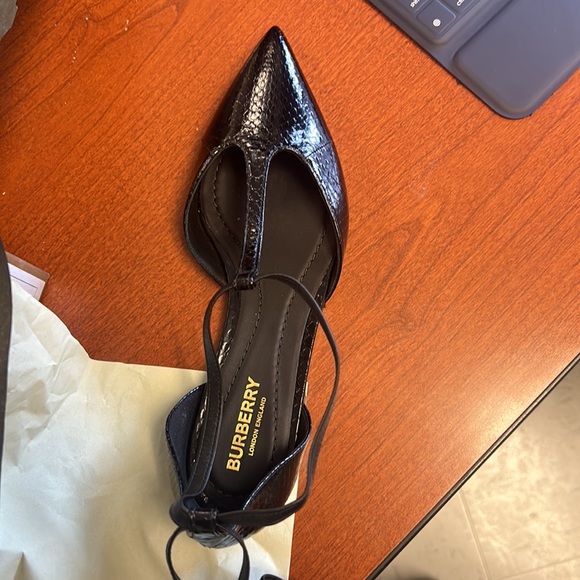 Never worn, brand new Burberry black size36. US size:5.5 still in box. - Picture 5 of 9